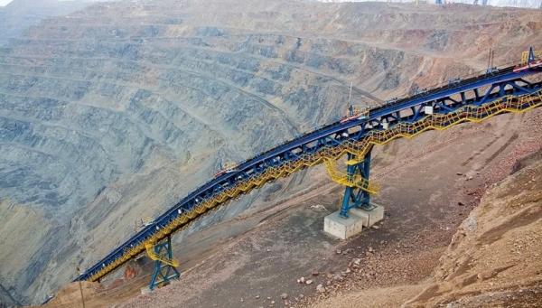 Крутонаклонный горный конвейер