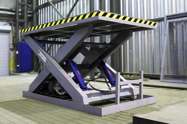 Гидравлический грузовой подъемник